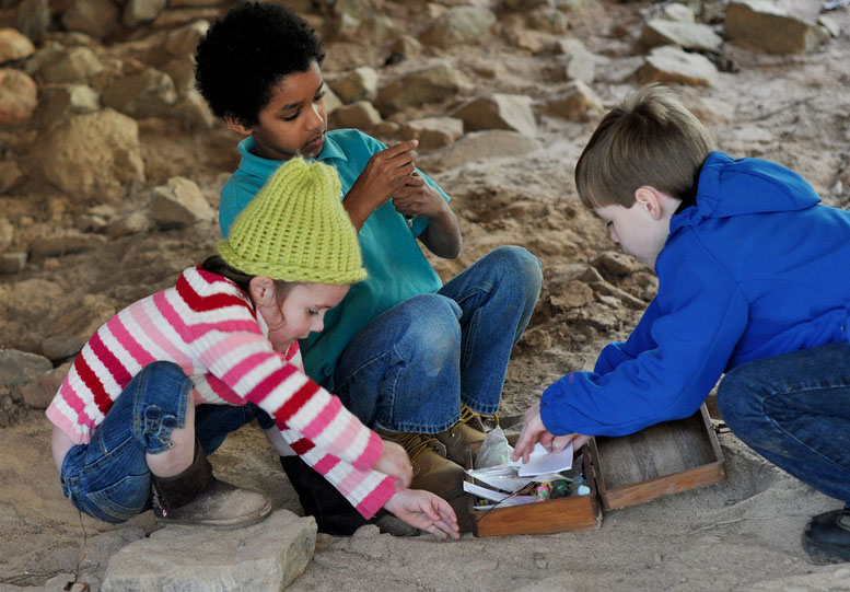 What is some information on geocaching for kids?
